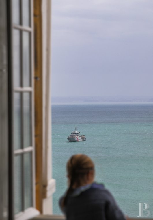 Dans le Finistère, sur la presqu’île de Crozon, un manoir du début du 19e siècle en belvédère sur la baie de Douarnenez - photo  n°17